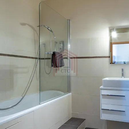 Apartment Rue D'antibes: Agreable Quatre Pieces