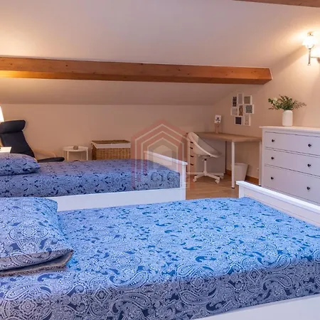 Apartment Rue D'antibes: Agreable Quatre Pieces