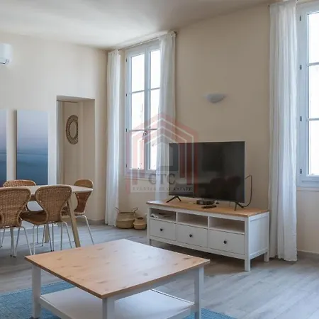 Rue D'antibes: Agreable Quatre Pieces Apartment *