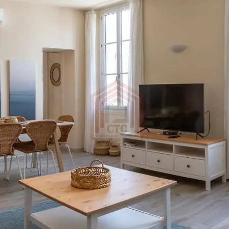 Rue D'antibes: Agreable Quatre Pieces Apartmán *