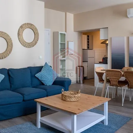 Rue D'antibes: Agreable Quatre Pieces Apartmán *